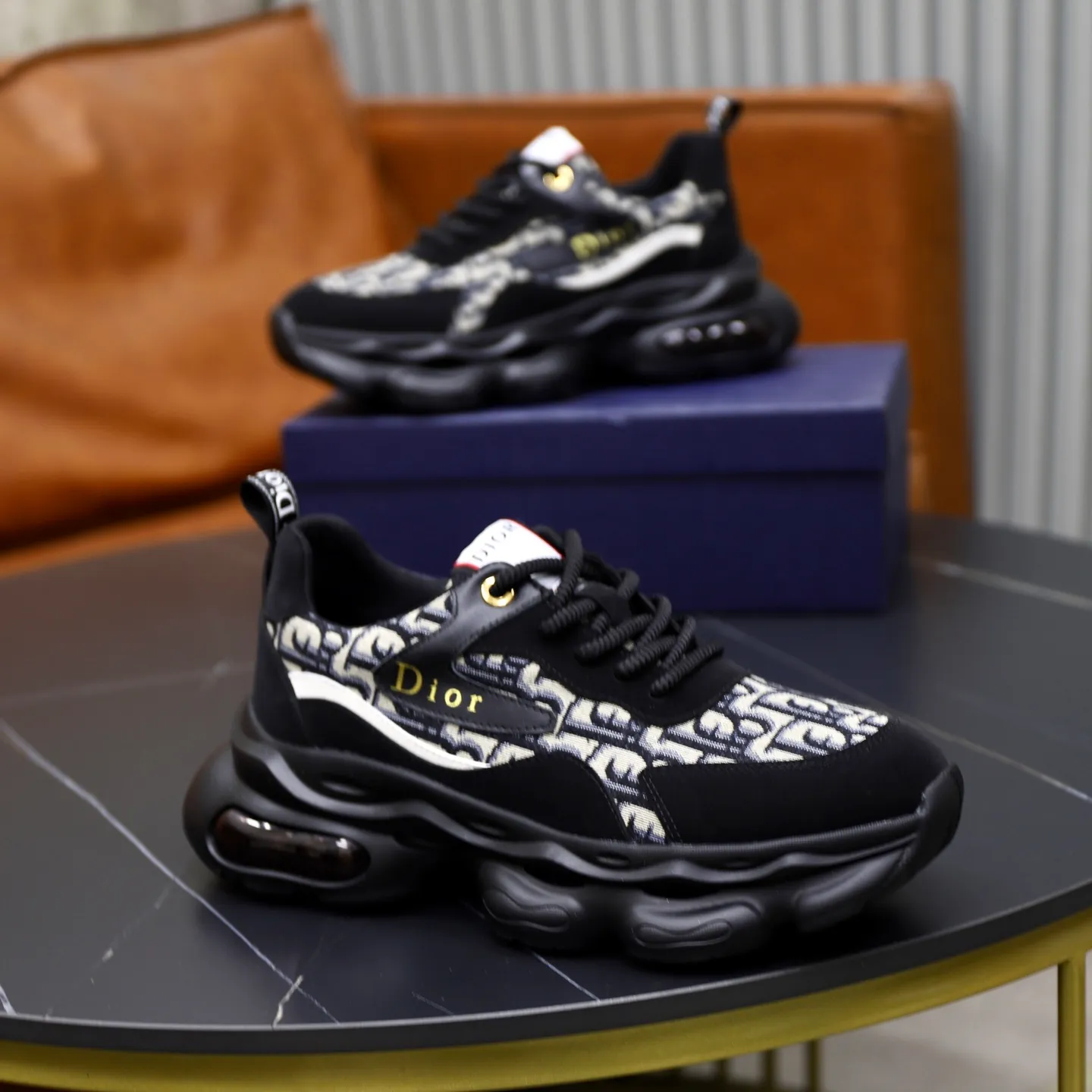 Ex-factory price: 462💰🙅‍♂️🙅‍♂️🙅‍♂️ Brand: Dior DIOR Standard code: 38-44 (45 customized) Grade: Same as the official website Material: Original cowhide material spliced with brand cloth Comfortable and breathable lining Lightweight and wear-resistant sports outsole Style category: Men's fashion casual shoes Running sports shoes Distinguished luxury brand elements Top luxury color: actual picture color